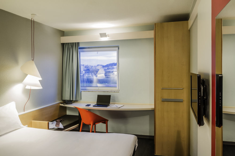 Ibis Evora